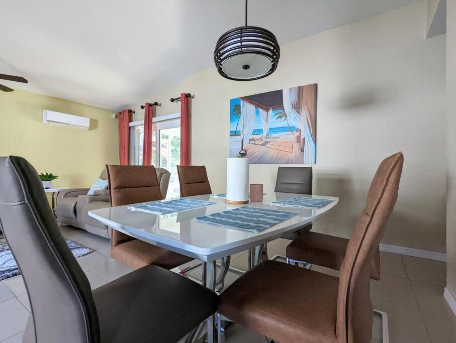 3Bed & 2Bath Property Couple Minutes From Siesta Key Beach & Downtown Sarasota Esterno foto