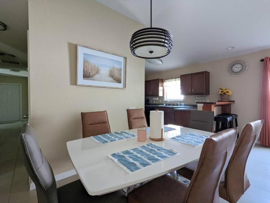 3Bed & 2Bath Property Couple Minutes From Siesta Key Beach & Downtown Sarasota Esterno foto