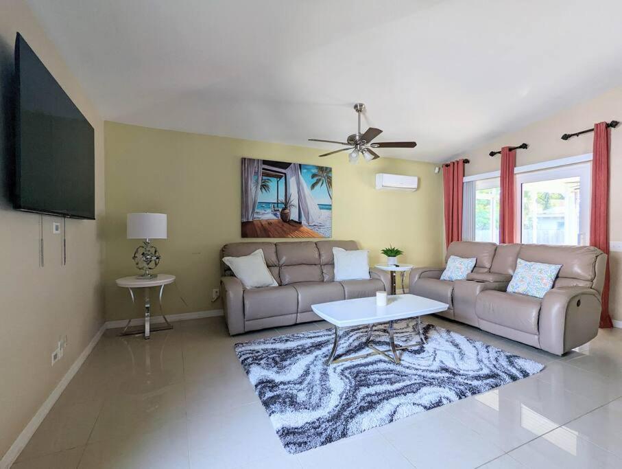 3Bed & 2Bath Property Couple Minutes From Siesta Key Beach & Downtown Sarasota Esterno foto